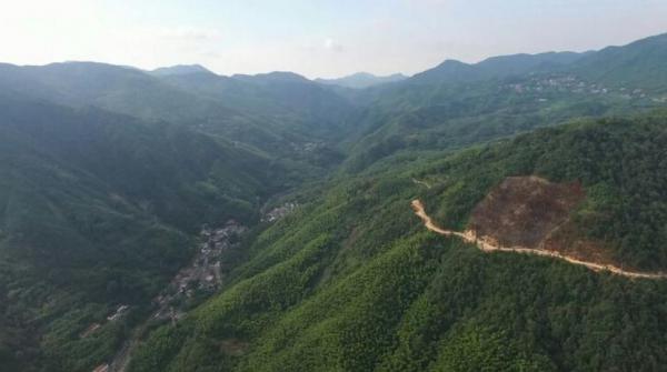 山間小路