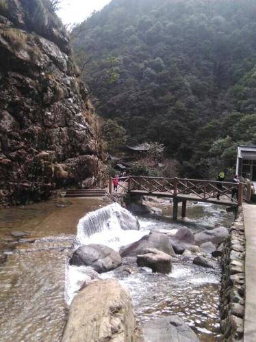 山間小溪