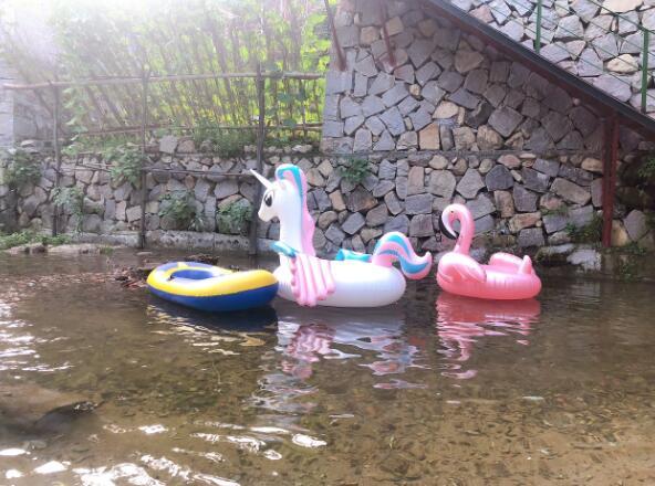 溪水樂園