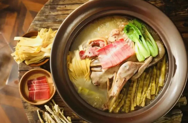 筍干老鴨煲